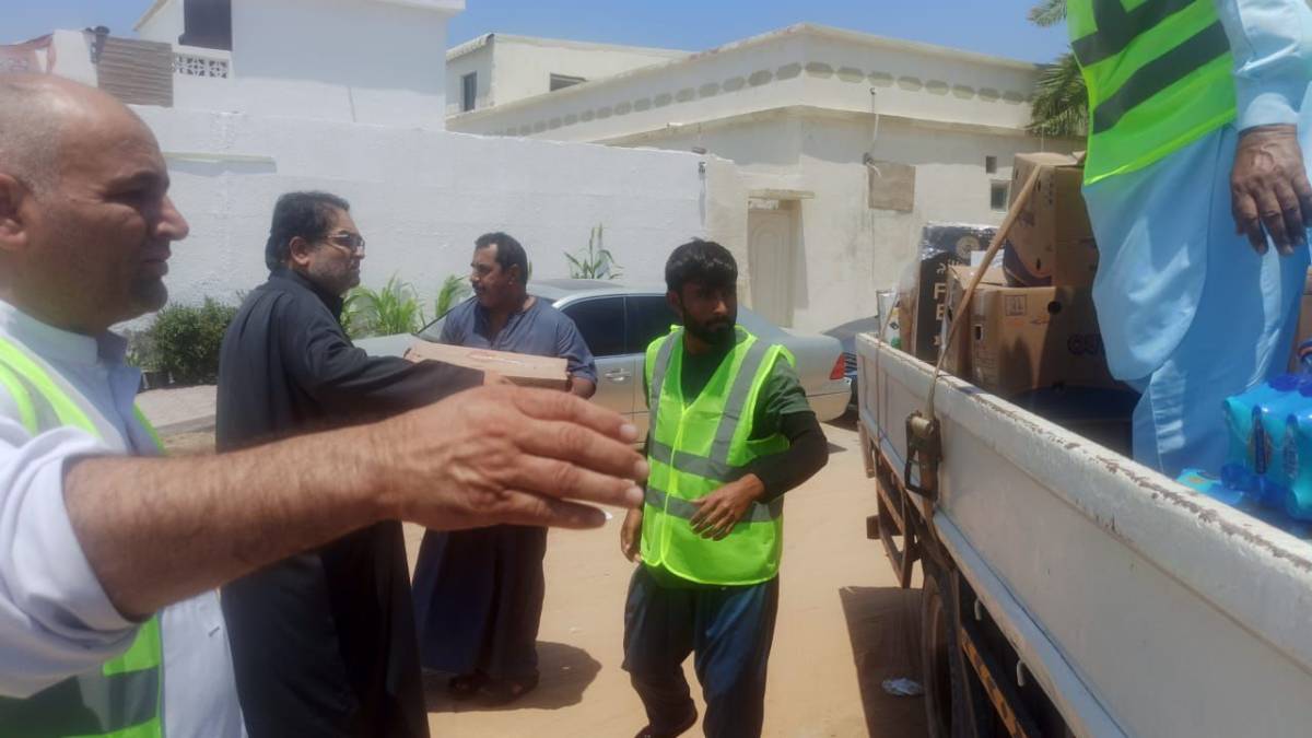 Pakistani heroes: Unity and resilience shine amidst crisis in Sharjah after record rains